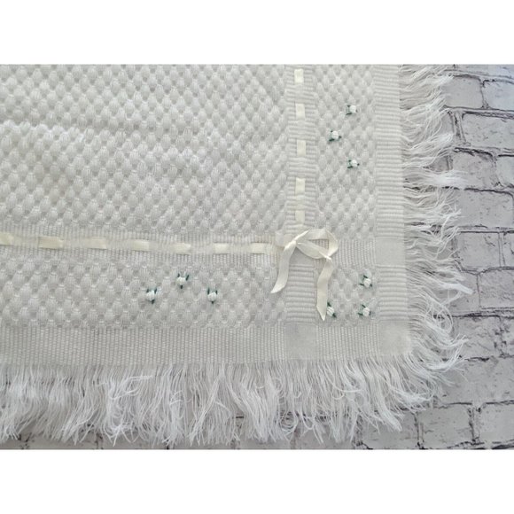 Vintage Carson Pirie Scott White‎ Embroidered Baby Blanket 38 x 42 Spain Acrylic - Picture 7 of 16